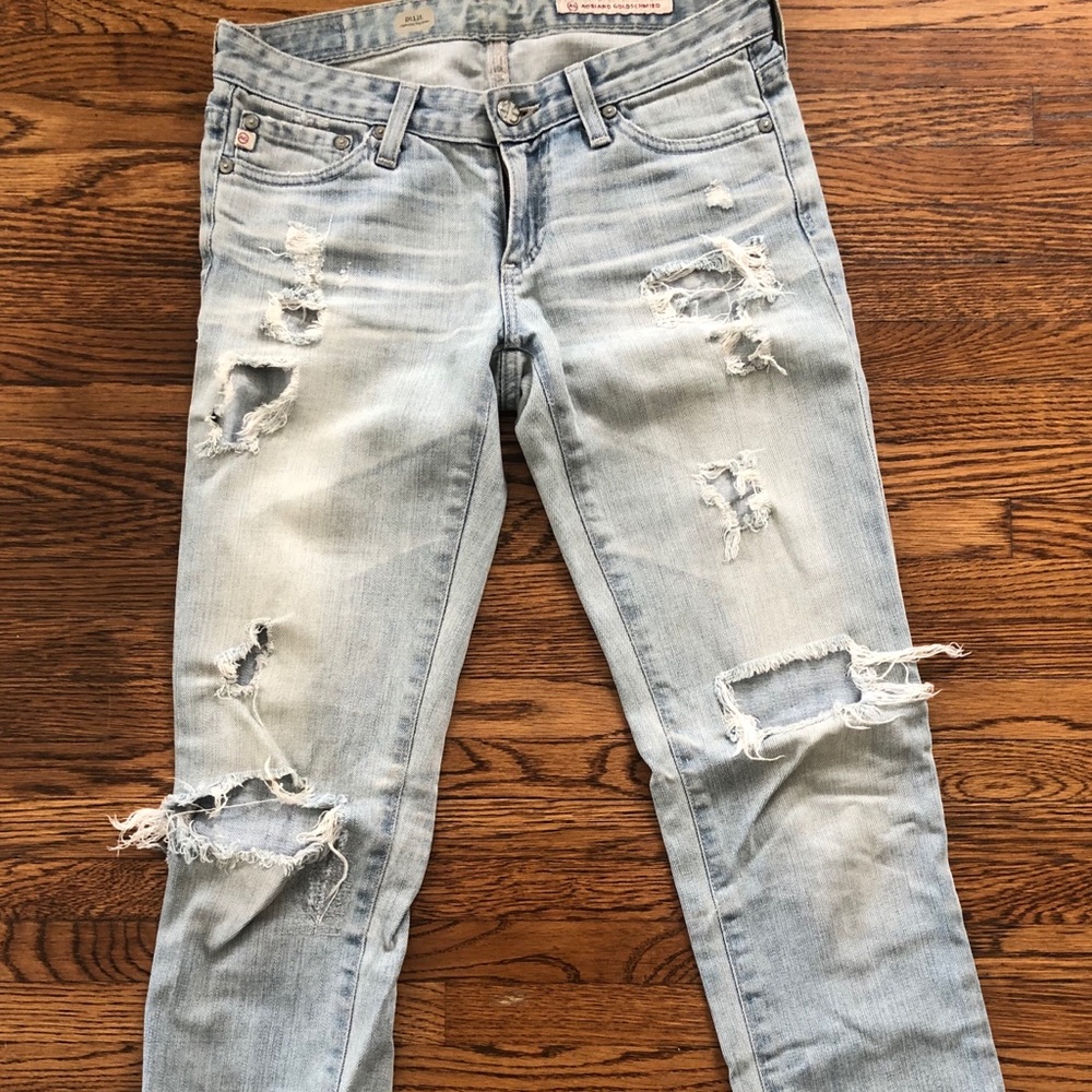 AG Jeans Stilt leg fit in 28 year distressed